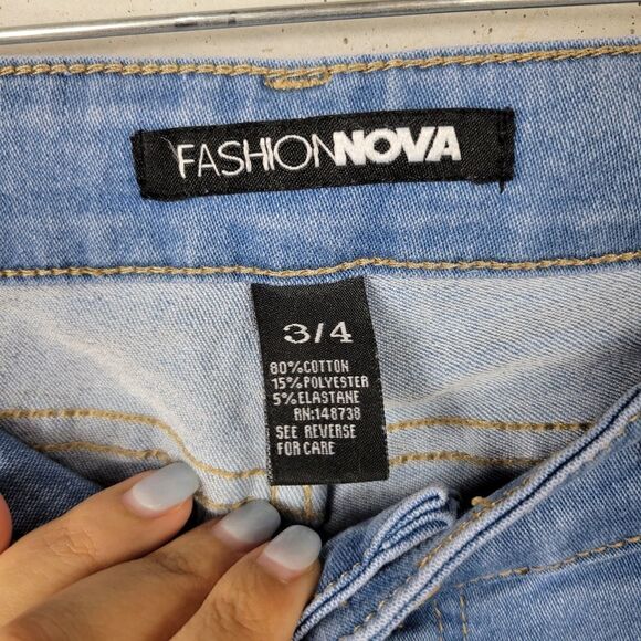 Fashion Nova Distressed Skinny Jeana. Light Blue Wash 3/4#012 - Picture 10 of 11